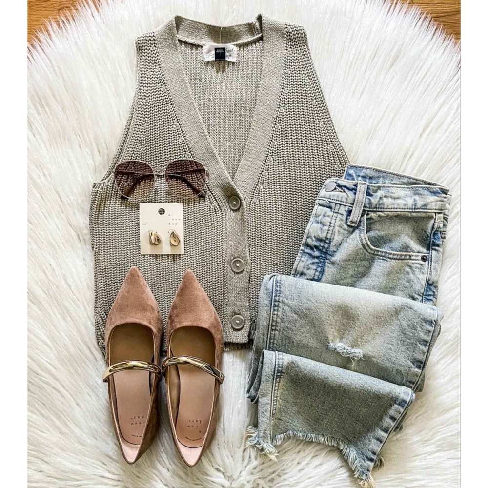 Women's Button-Front Sweater Vest - Universal Thread Light Gray M - Picture 3 of 5